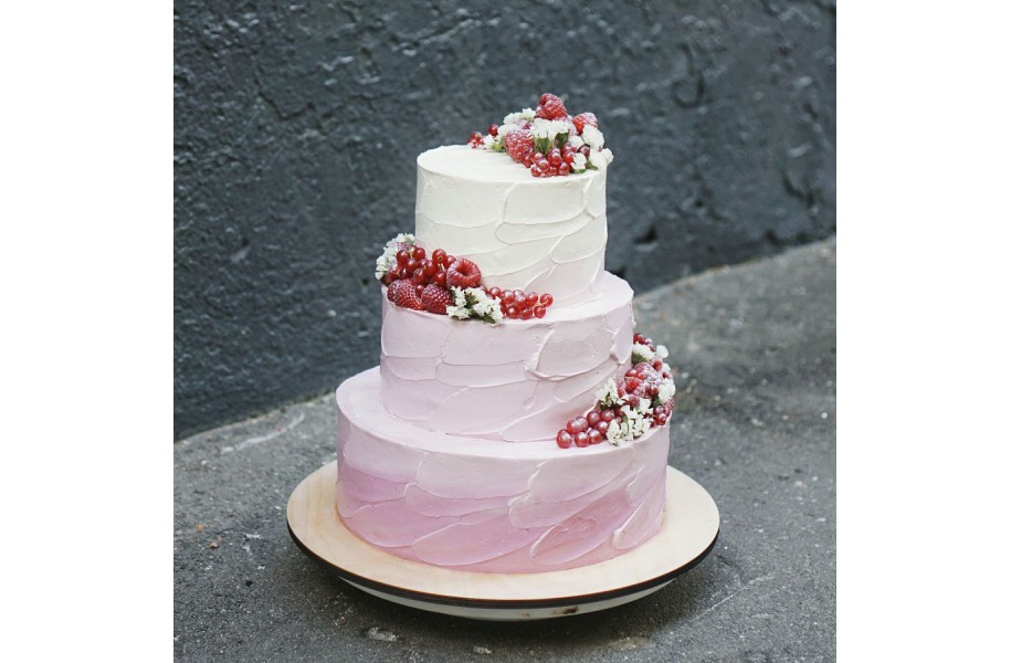 №116 Торт свадебный с ягодами